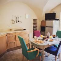 One-Bedroom Courtyard Apartment