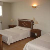 Economy Triple Room between Garden Level and Basement