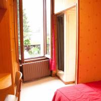 Double Room with Shower and shared Bathroom