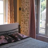 Two-Bedroom Apartment (4-6 Adults)