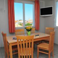 One-Bedroom Apartment with Cabin (6 Adults)