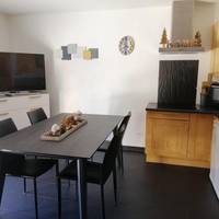 Apartment with Mountain View