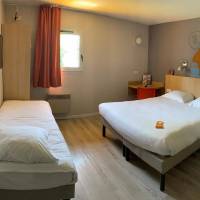 Triple Room (1 Double Bed + 1 Single Bed)