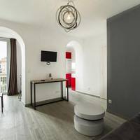 Superior One-Bedroom Apartment