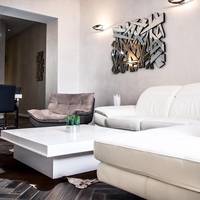 Deluxe Four-Bedroom Apartment 4 Bathrooms - Spa Bath (8 Adults)