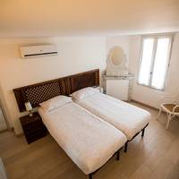 Superior One-Bedroom Apartment ( 5 Adults)