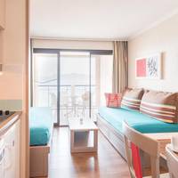 One-Bedroom Apartment with Sea View (5 Adults)
