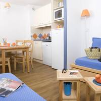 One-Bedroom Apartment with Sea View (4 Adults)