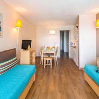 Two-Bedroom Apartment with Sea View (7 Adults)