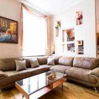 Superior Two-Bedroom Apartment - Karavannaya 11 - 30