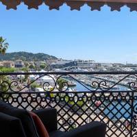 Two bedroom apartment with terrace sea view