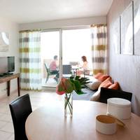 One-Bedroom Apartment with Sea View (4 Adults)