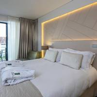 Deluxe Double Room with Side Sea View