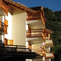 Apartment with Mountain View
