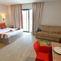 Studio (3-4 adults)