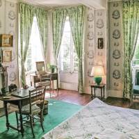 Ten-Bedroom Holiday Home