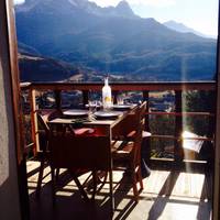 Apartment with Mountain View