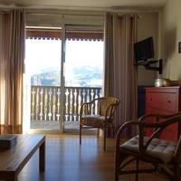 Apartment with Mountain View