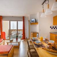 One-Bedroom Apartment with Alcove (4 Adults)