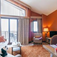 Standard Two-Bedroom Apartment with Balcony - Mountain View (6 People)