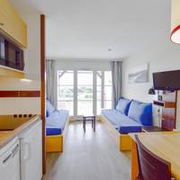 Select Studio (5 people)