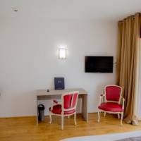 Triple Room with Balcony and Garden View