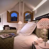 Triplex Apartment with Fireplace and Spa Shower