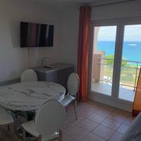 One-Bedroom Apartment with Sea View (2 Adults + 2 Children)