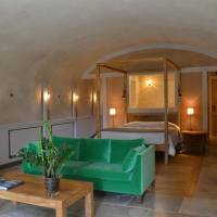 Two-Bedroom Apartment (5 Adults)