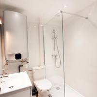 Apartment with Shower