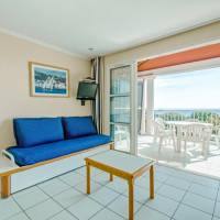 Select One-Bedroom Apartment (7 People)