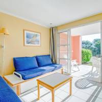 Select One-Bedroom Apartment (5 People)