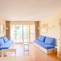 Select One-Bedroom Apartment (5 People)