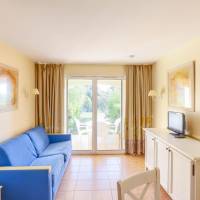 Select One-Bedroom Apartment (4 People)