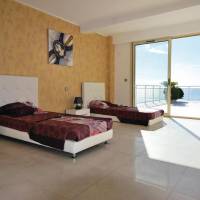 Five-Bedroom Holiday Home