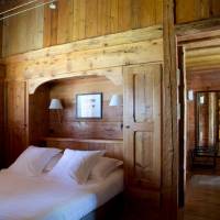 Family Suite (2 Adults + 1 Child)