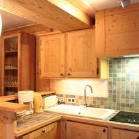 Five-Bedroom Apartment (10-12 Persons)