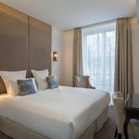Double Room Marquise - Eiffel Tower Side View