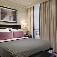 Standard Double Room (Queen bed & bath)