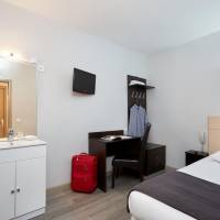 Single Room with Shared Bathroom