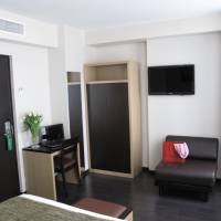  Family Room (4-5 Adults)