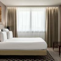 Superior King Room with City View