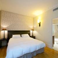 King Room with Spa Bath
