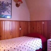 Single Room with Shared Bathroom