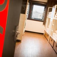 Room with 6 beds and Private Bathroom