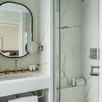 Family Suite with adjoining rooms