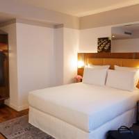 Deluxe King Room with Pool Access