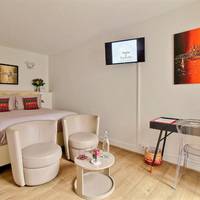 Queen Room with Spa Bath