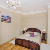 Three-Bedroom Apartment Volodarskogo 18