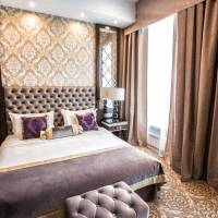 Deluxe Room with Queen Bed